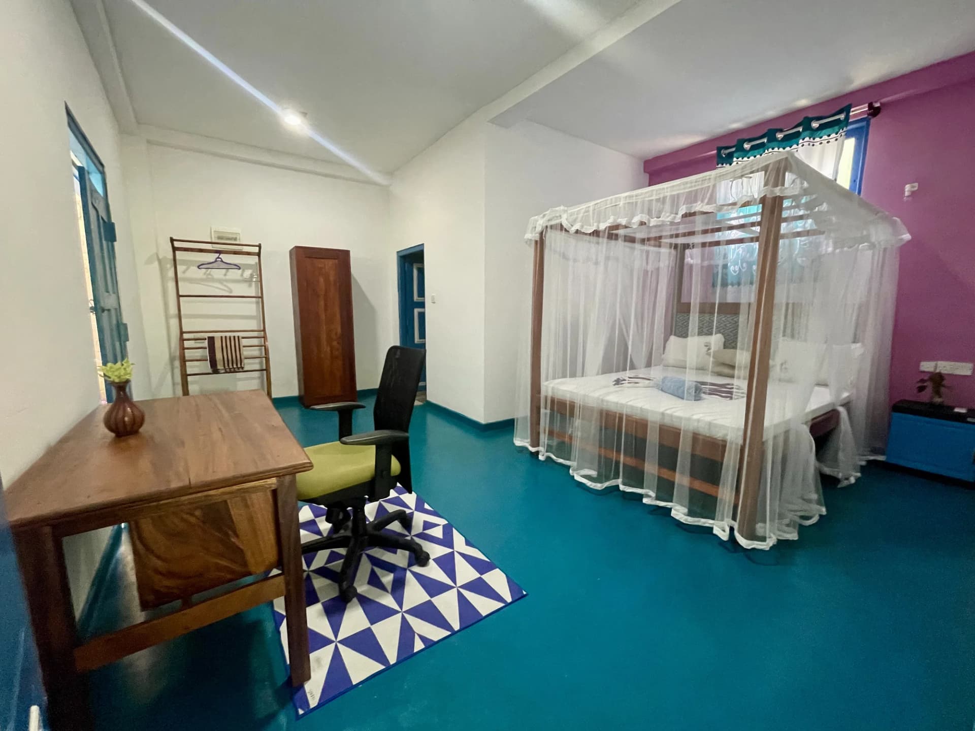 6 Air-Conditioned Suites
